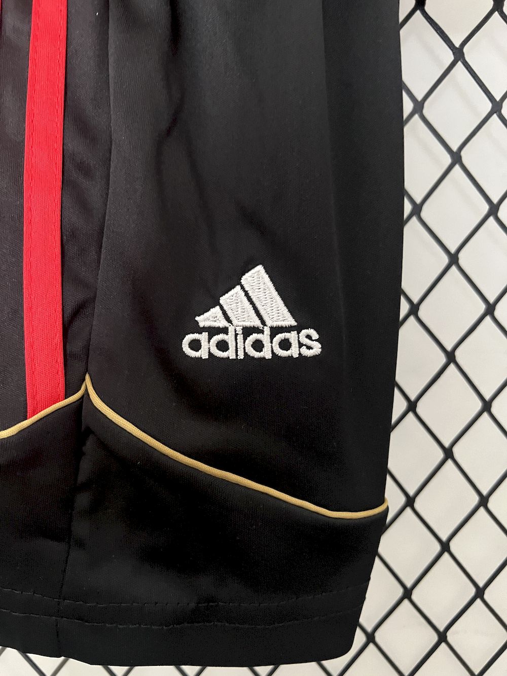Camisa e shorts retrô infantil do AC Milan 2006/07
