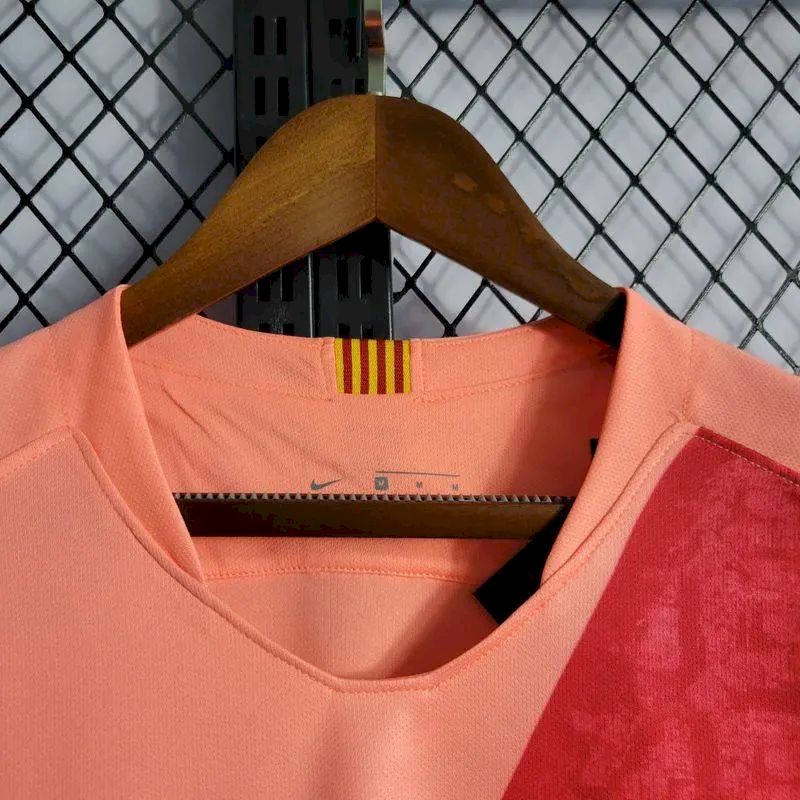Terceira camisa retrô do Barcelona 2018/19