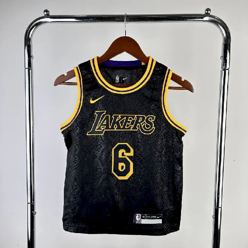 Camisa preta do time juvenil LeBron James