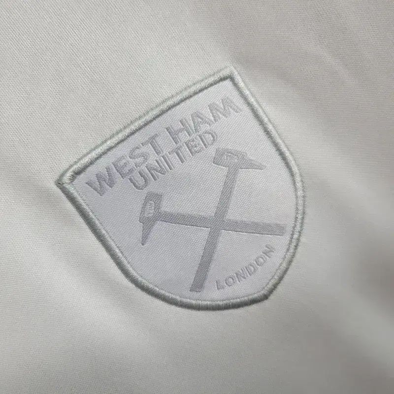 Kit reserva infantil do West Ham United 2023/24