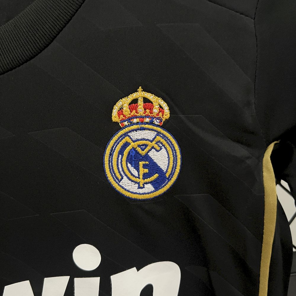 Camisa e shorts retrô infantil do Real Madrid 2011/12