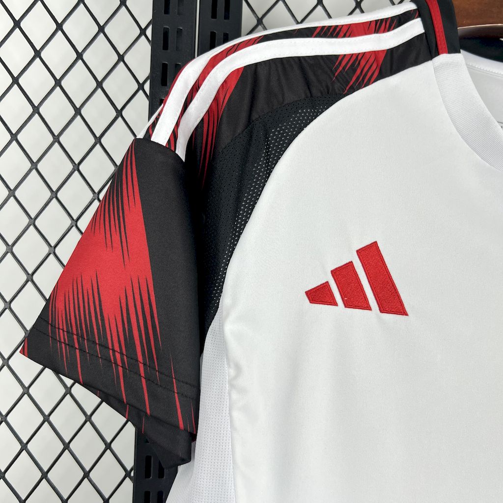 Camisa reserva do Flamengo 2025/26 vazada