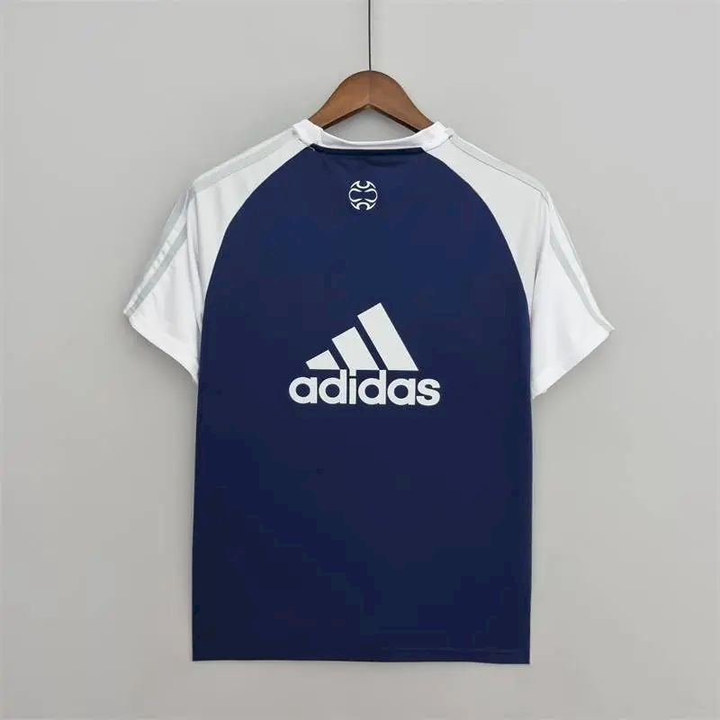 Camisa de treino pré-jogo do Real Madrid 2022/23