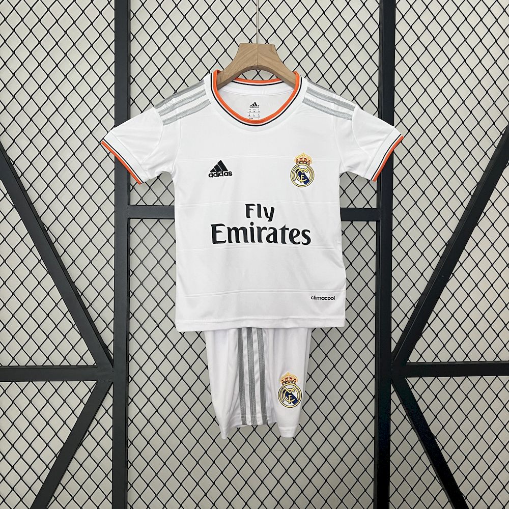 Camisa e shorts retrô infantil do Real Madrid 2013/14