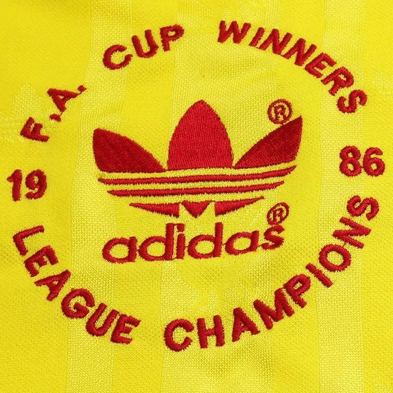 Camisa retrô da terceira Copa da Inglaterra do Liverpool 1985/86