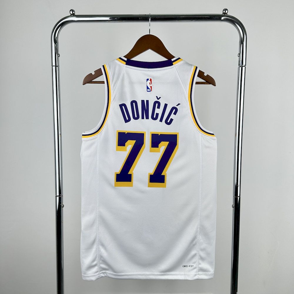 Edição da Associação Los Angeles Lakers 2023/24 DONCIC#77
