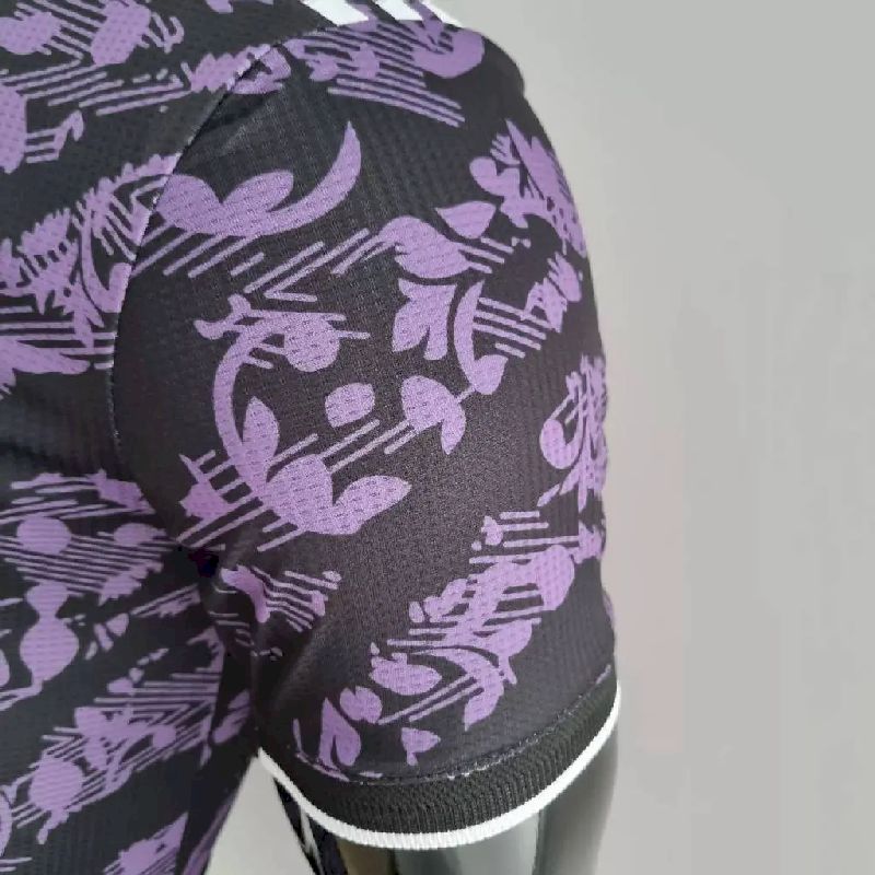 Maillot d'avant-match du Real Madrid 2022/23, version joueur