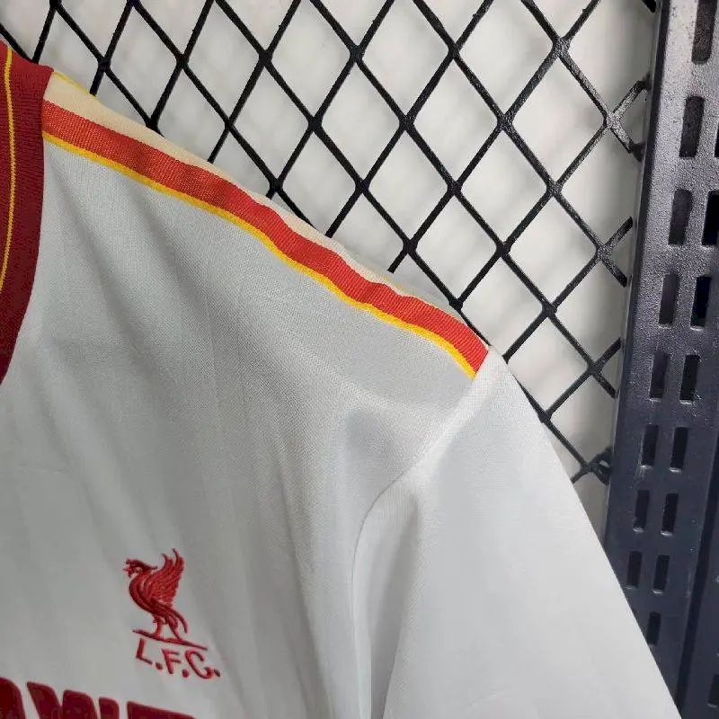 Camisa retrô reserva do Liverpool 1985/86