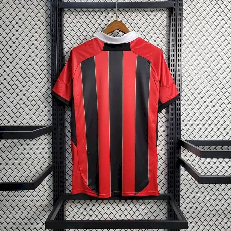 Camisa retrô titular do AC Milan 2012/13