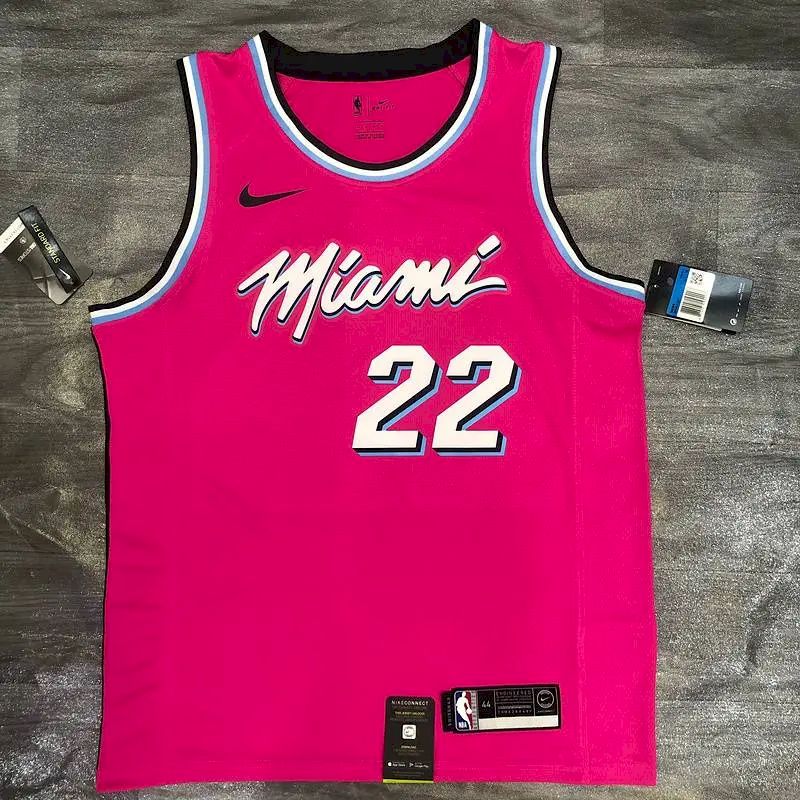 Camisa Jimmy Butler Masculina Rosa Versão Jogador – Edição Clássica Retro