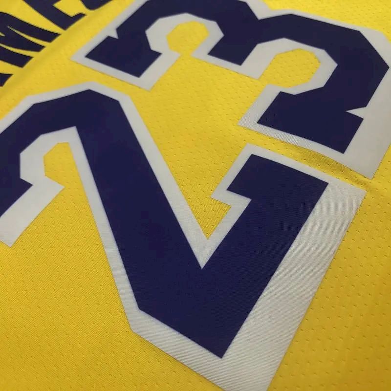 Camisa LeBron James Masculina Amarela Versão Jogador – Edição Clássica Retrô