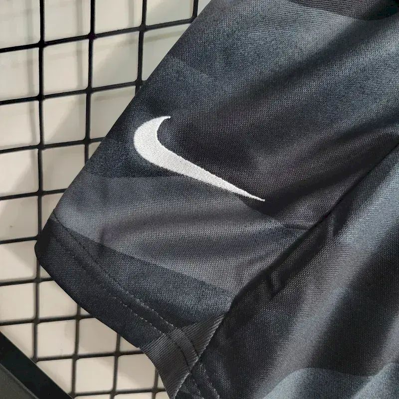 Kit de goleiro infantil preto do Barcelona 2023/24