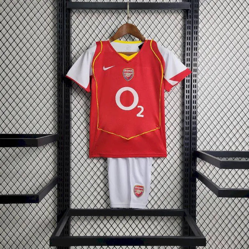 Camisa e shorts retrô infantil do Arsenal 2004/05