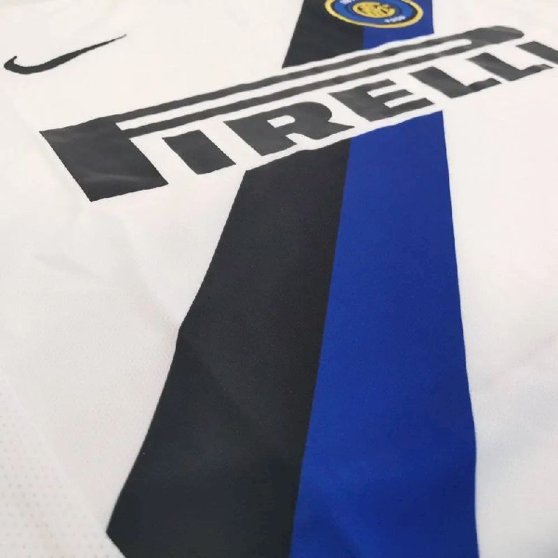 Camisa retrô reserva do Inter de Milão 2002/03