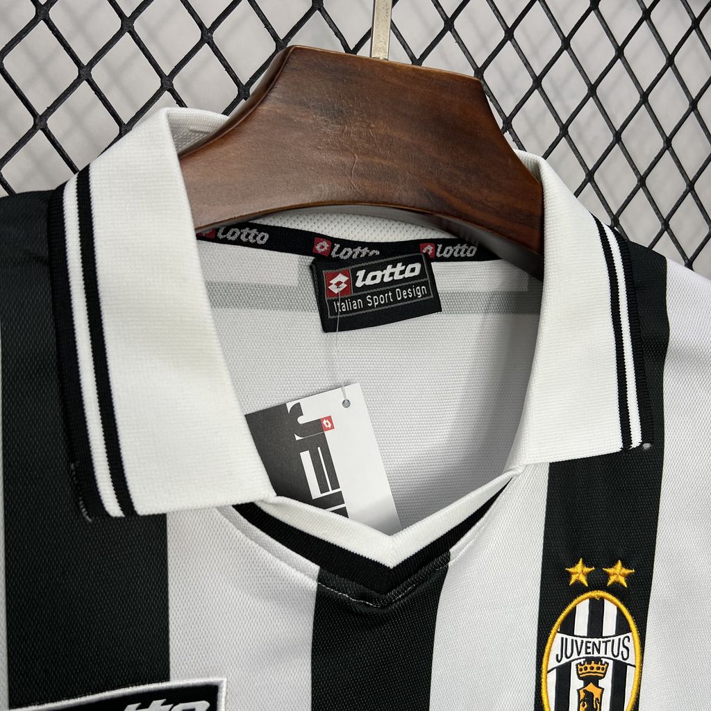 Camisa retrô Home Juventus 2001/02