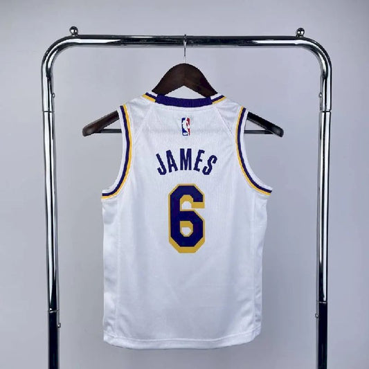 Camisa do time juvenil LeBron James White