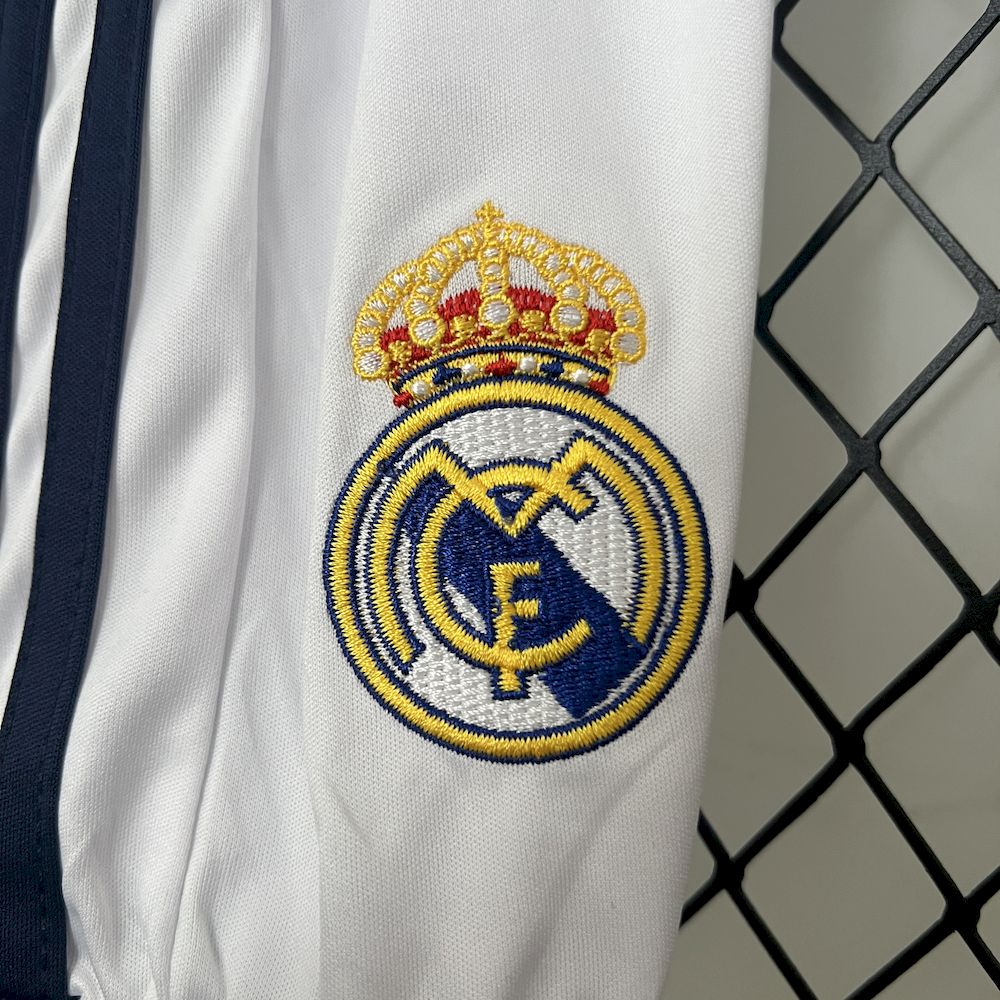Camisa e shorts retrô infantil do Real Madrid 2012/13