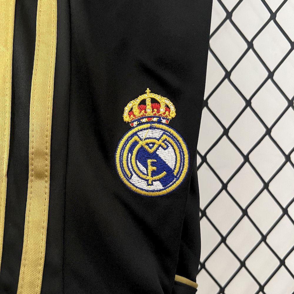 Camisa e shorts retrô infantil do Real Madrid 2011/12