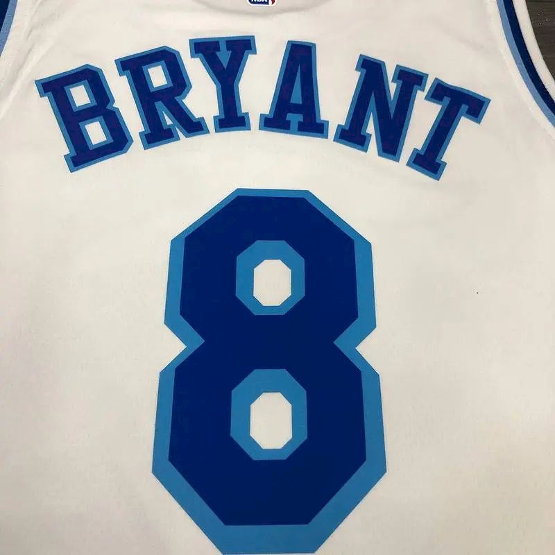 Camisa Kobe Bryant Masculina Branca Versão Jogador – Edição Clássica Retro Conjunta