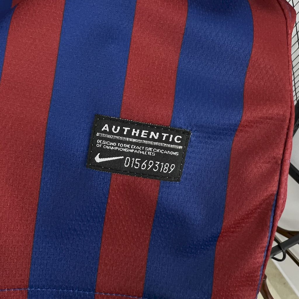 Camisa retrô titular do Barcelona 2011/12