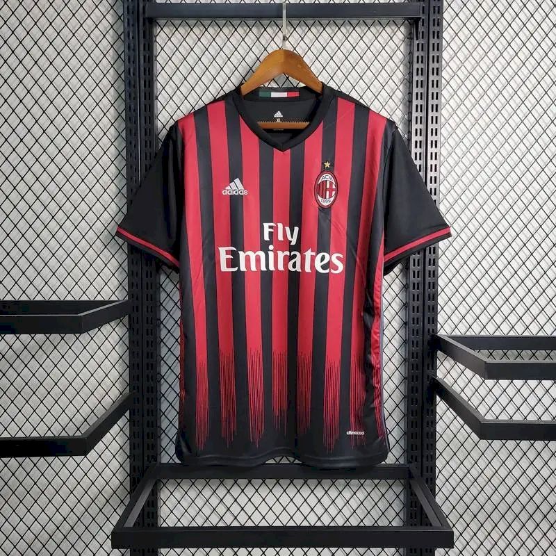 Camisa retrô titular do AC Milan 2016/17