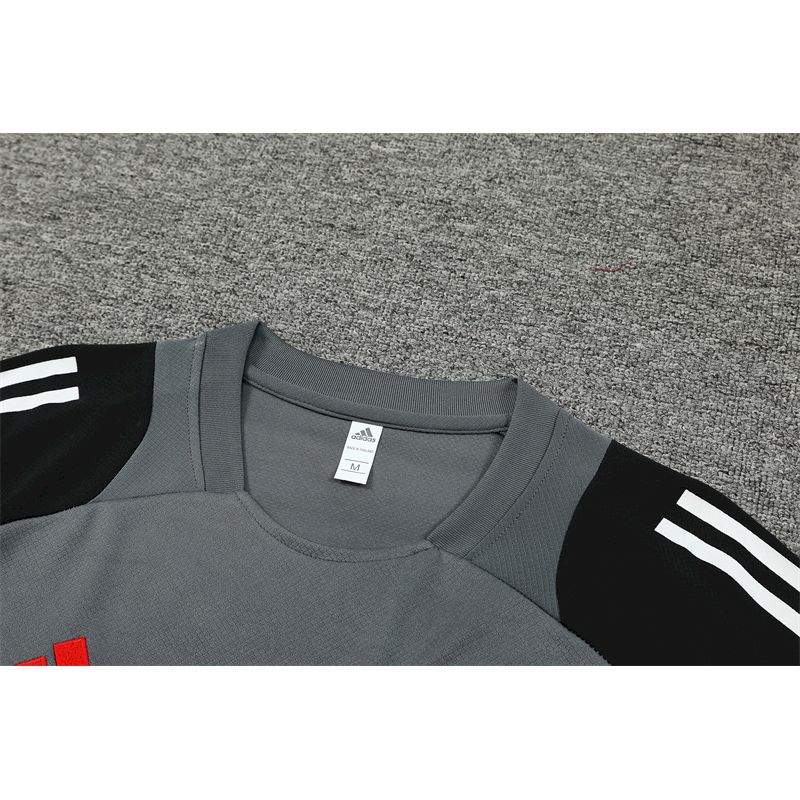 Camisa de treino adulto + short Manchester United 2024/25 14001