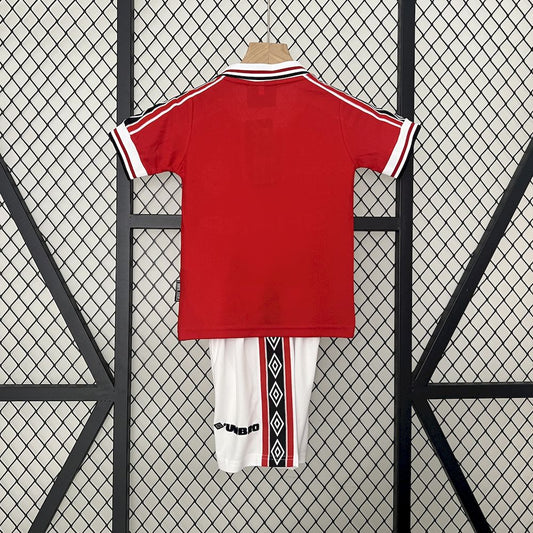 Camisa e shorts retrô infantil Manchester United 1998/99