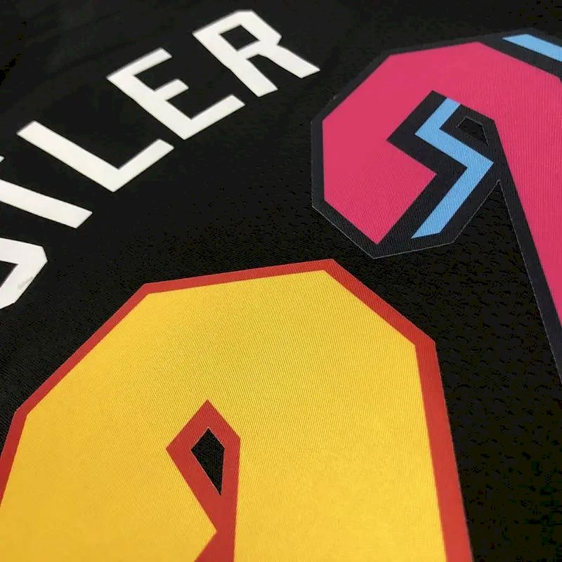 Camisa masculina Jimmy Butler preta 2021-22 Swingman Team – Edição City