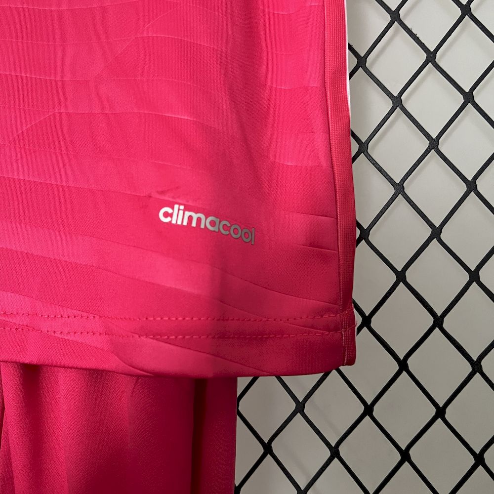 Camisa e shorts retrô infantil do Real Madrid 2014/15