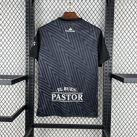 Camisa de goleiro preta do Racing de Santander 2024/25