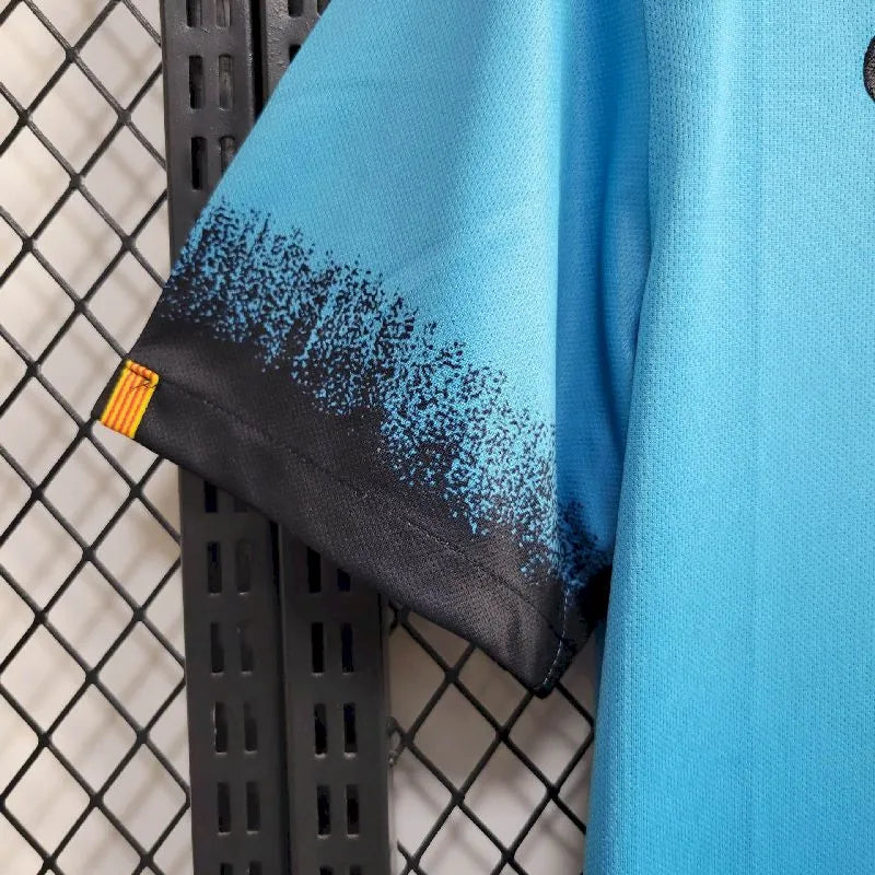 Terceira camisa retrô do Barcelona 2015/16