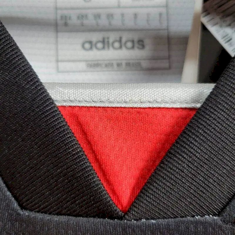 Camisa titular do Flamengo 2024/25