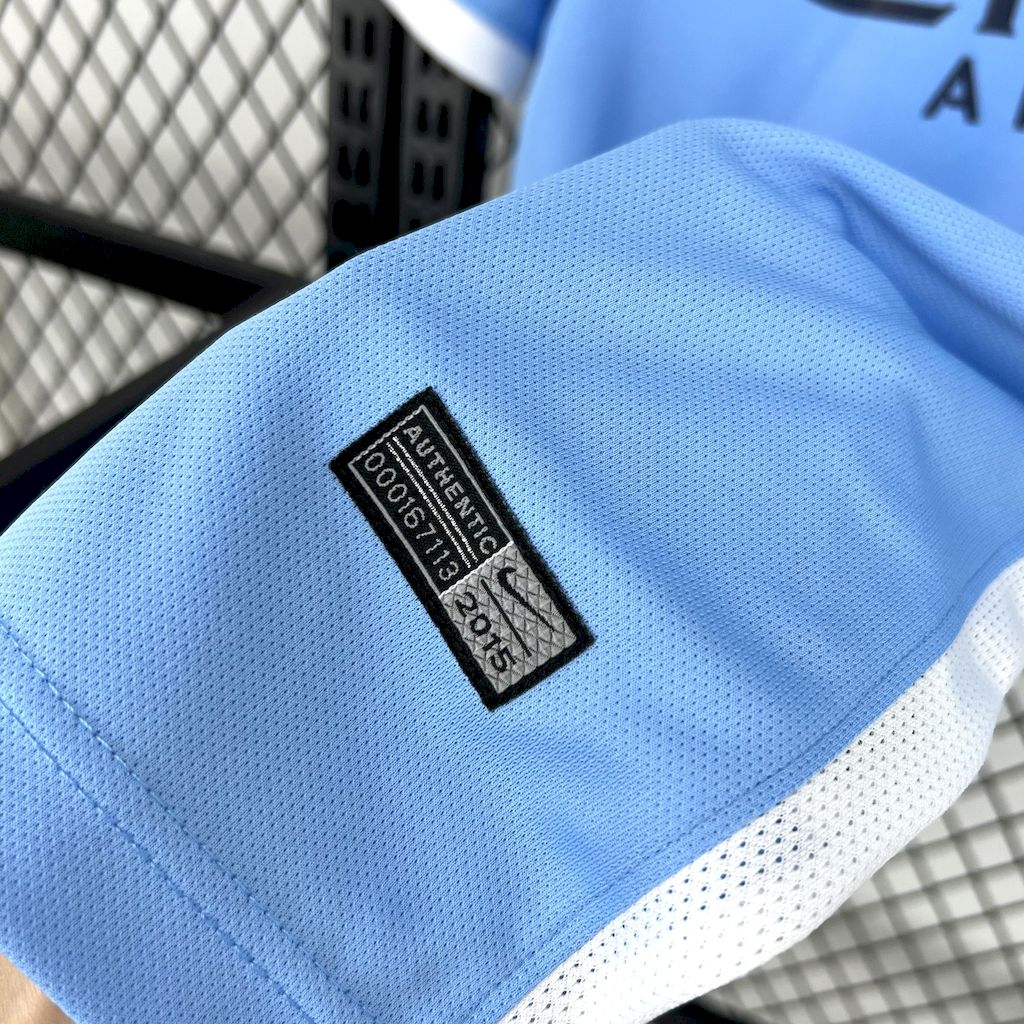 Camisa retrô titular do Manchester City 2015/16
