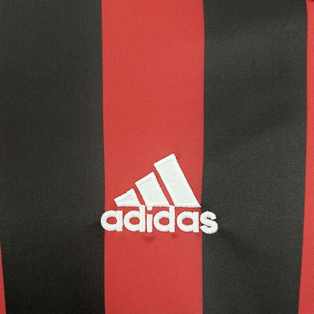 Camisa retrô titular do AC Milan 2017/18