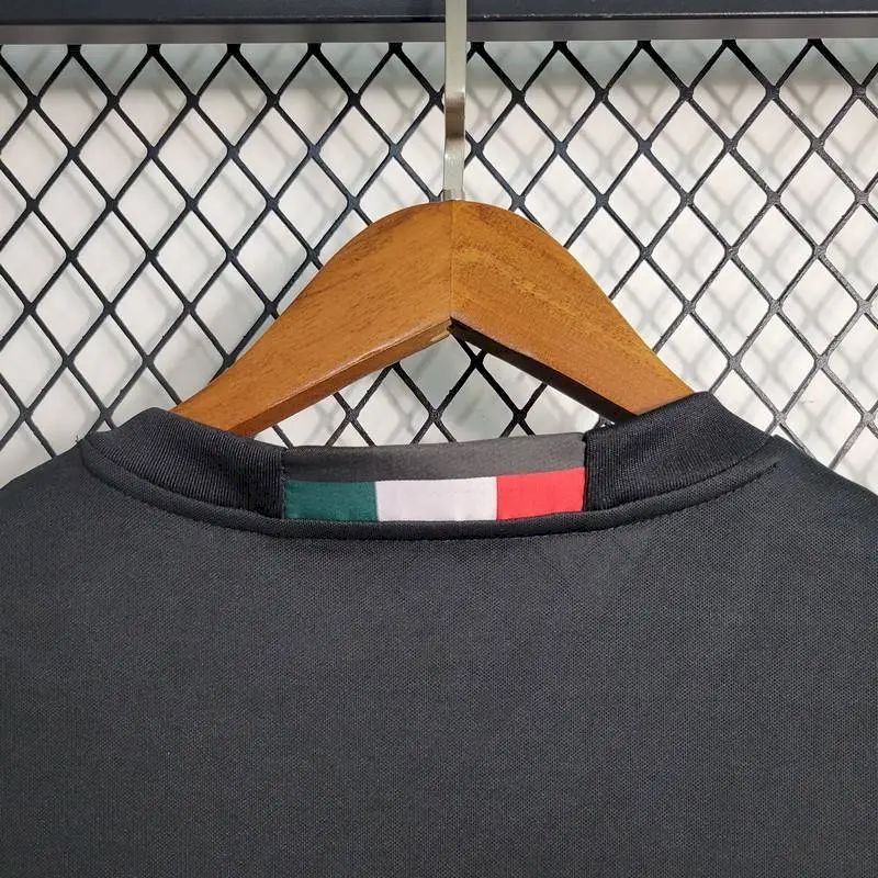 Camisa retrô titular do AC Milan 2016/17
