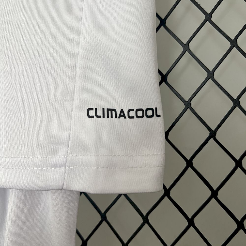 Camisa e shorts retrô infantil do Real Madrid 2012/13
