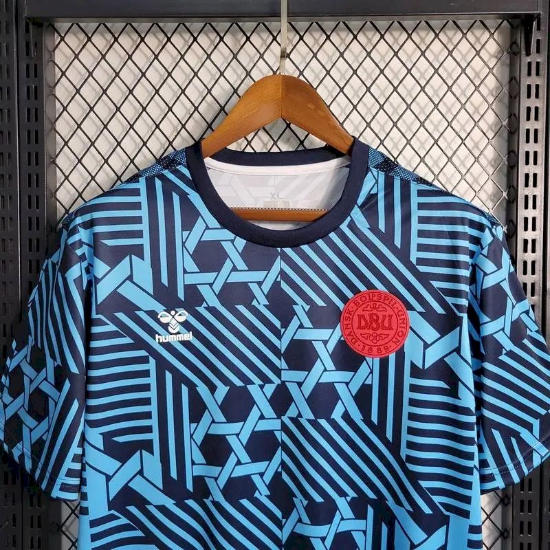 Camisa de treino pré-jogo da Dinamarca 2023/24