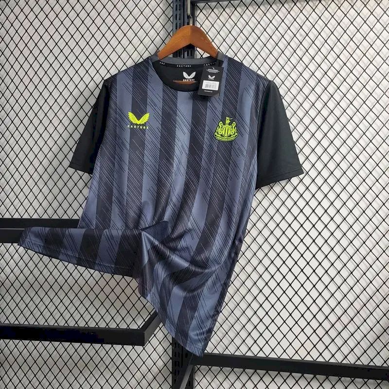 Camisa de treino pré-jogo do Newcastle United 2023/24