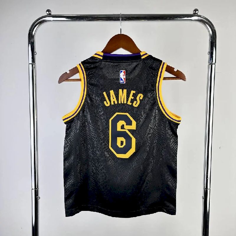 Camisa preta do time juvenil LeBron James