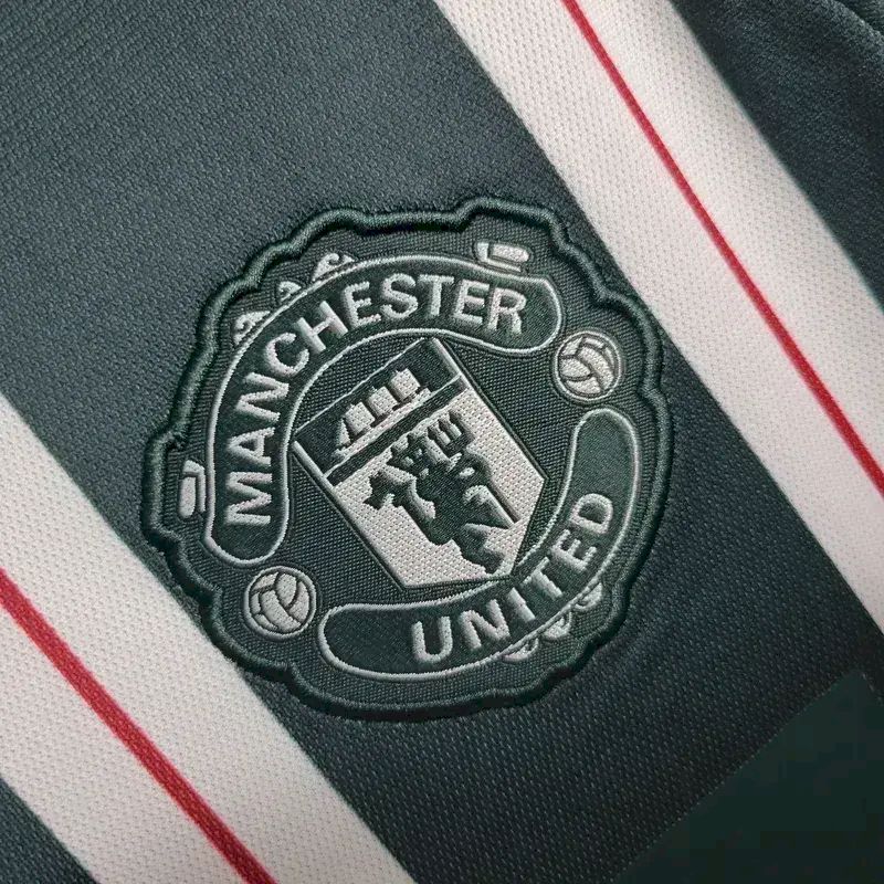 Camisa reserva do Manchester United 2023/24