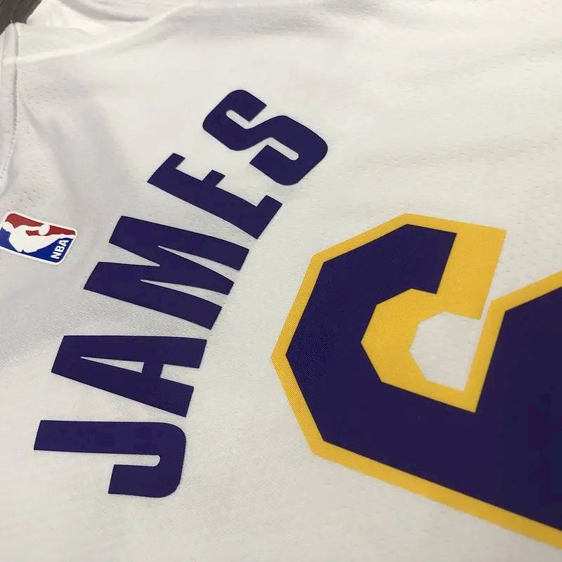 Camisa LeBron James Masculina 2020-21 Branca Versão Jogador – Edição Clássica Retrô
