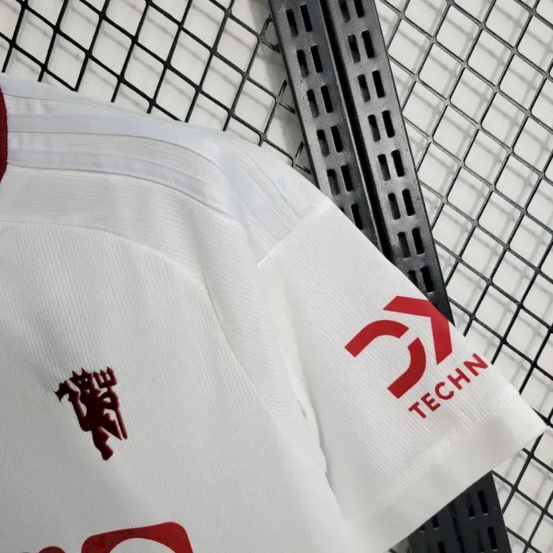 Terceira camisa do Manchester United 2023/24