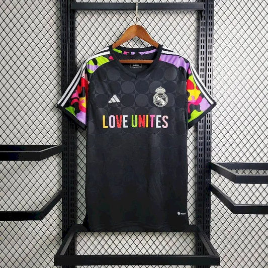 Camisa de treino pré-jogo do Real Madrid 2024/25