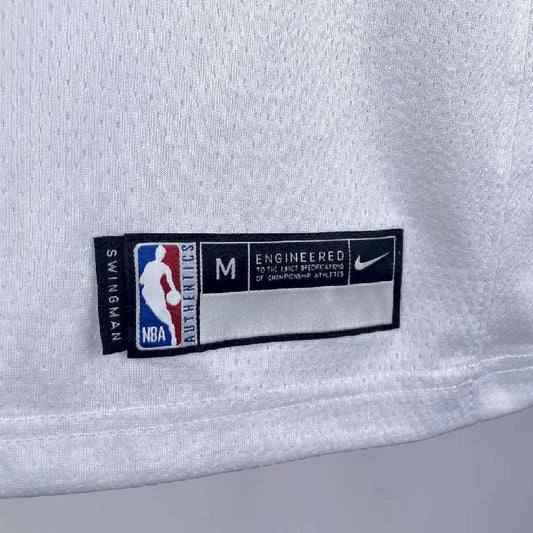 Camisa branca do time juvenil Michael Jordan