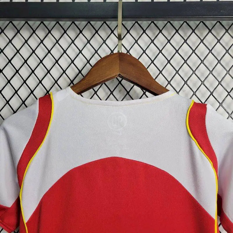 Camisa e shorts retrô infantil do Arsenal 2004/05