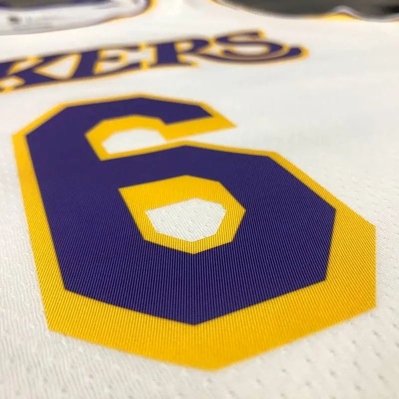 Camisa LeBron James Masculina 2020-21 Branca Versão Jogador – Edição Clássica Retrô