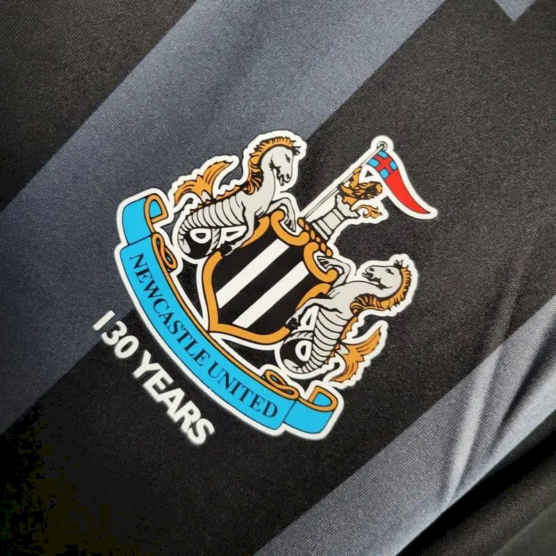 Camisa de treino pré-jogo do Newcastle United 2023/24