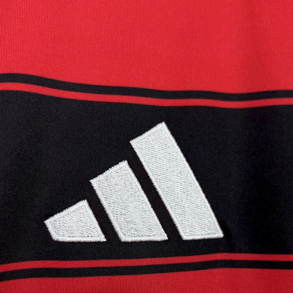 Camisa titular do Flamengo 2025/26