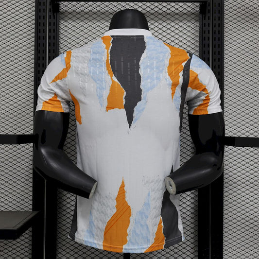 Camisa pré-jogo do Real Madrid 2024/25, versão jogador