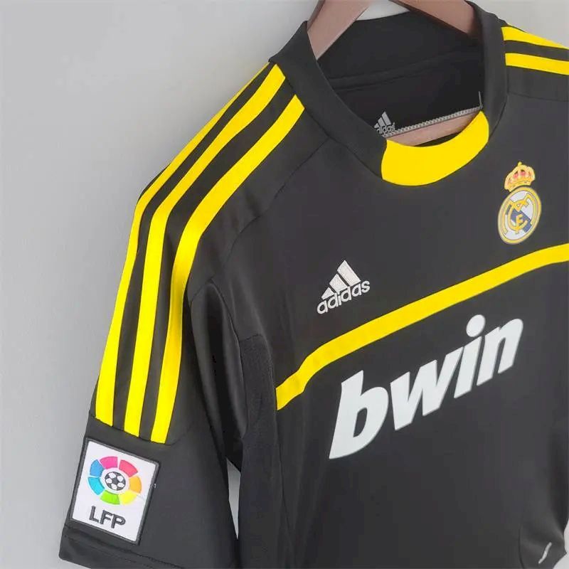 Camisa retrô de goleiro do Real Madrid 2011/12
